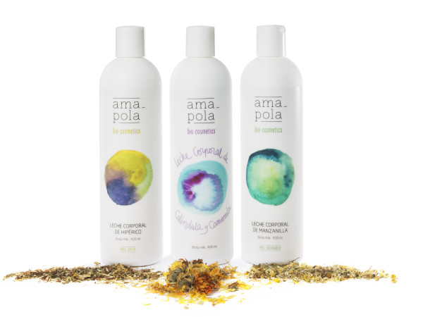 <span>Fotografía Amapola Biocosmetics</span><i>→</i>